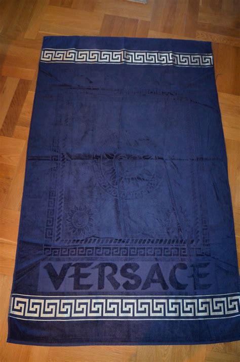 Ręcznik kompielowy z wzorkiem Versace rozmiar 70 cm na 140 